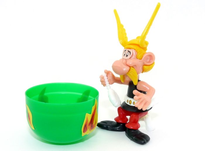Asterix Steckfigur mit Kochkessel - weiße Flasche in der Hand. 6 Aufkleber. Asterix 1991 EU
