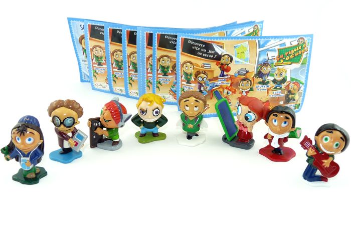 8 Funny Students Figuren mit Beipackzetteln. EU / OEU 2007 / 10 / Saudi Arabien / Jemen 2010