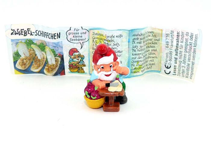Tommy Tränchen von den Küchenzwergen mit Beipackzettel "Zwiebel - Schiffchen" als Rezept