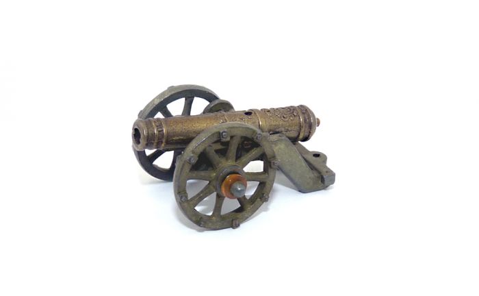 Historische Kanone auf Rädern aus Messing (Metallfiguren)