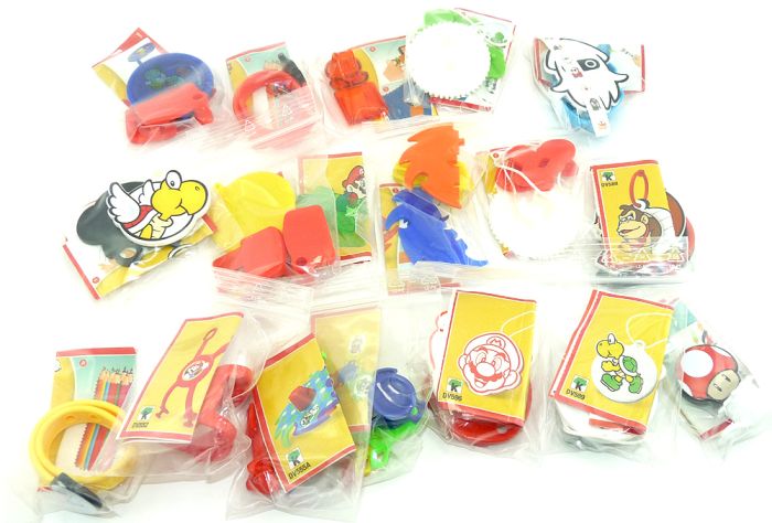 Zubehör - Spielzeug Set von Super Marion. 18 unterschiedliche Kinder Joy Inhalte