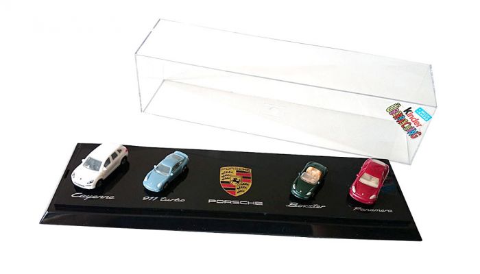 PORSCHE Ü- Ei Diorama mit Modellautos in Vitrine (von 2011)
