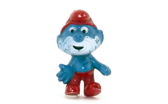 Papaschlumpf mit Gehfehler. Linker Fuß zeigt nach oben (Verformungsvariante)