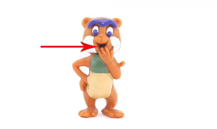 Äffchen Kiki steht in hell mit Loch im Mund (Variante)