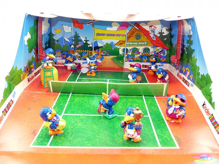 Diorama der Bingo Birds. Design ist eine Tennistasche, die alle Figuren der Serie beinhaltet