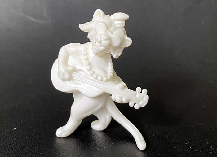 Rohling von Hit Cat. Grundmaterial weiß OHNE KENNUNG selten. Serien Rohling ist gelb