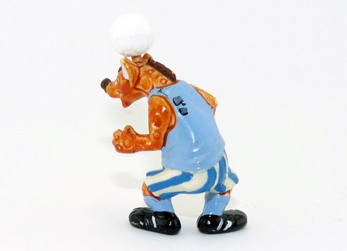 Tricky Tom mit nur einer halben 3 als Rückennummer und das versetzt. Nackenhaare und Ohren bemalt