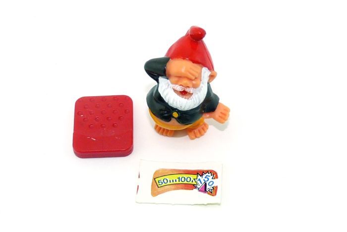 Pfundskerl mit Waage mit Aufkleber auf Folie von 1991 (Badezimmerzwerge)