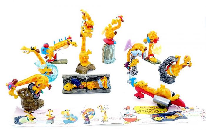 Alle 10 Figuren der Super Giraffen und den entsprechenden Zubehör