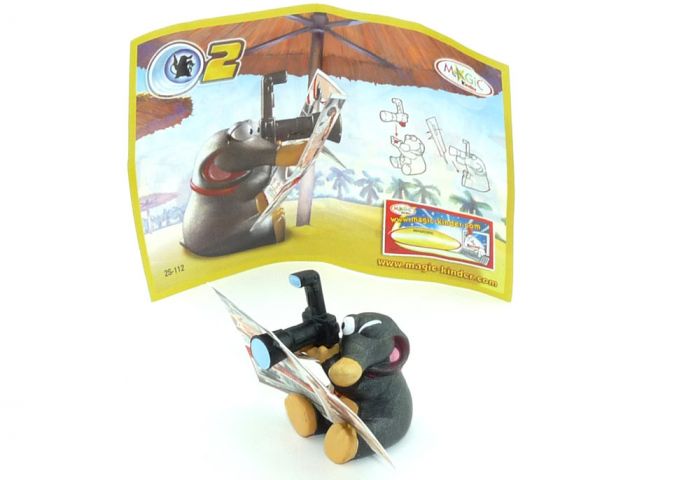 EU Figur von Pete Paparazzo mit Beipackzettel und Zeitung