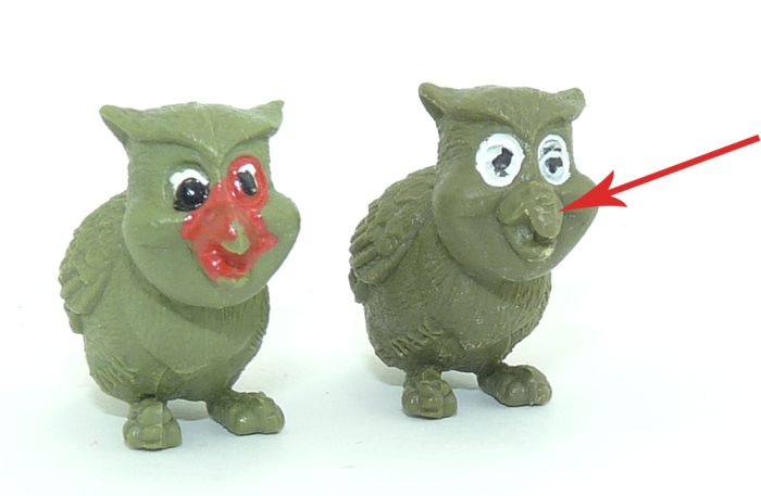 Grüne Eule von 1978 aus Weichplastik, wo der Schnabel nicht rot bemalt ist (MADE IN H.K.)
