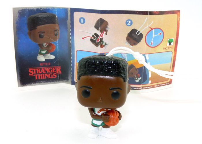 Lucas aus der Serie Stranger Things mit Zettel (Kennung VC273)