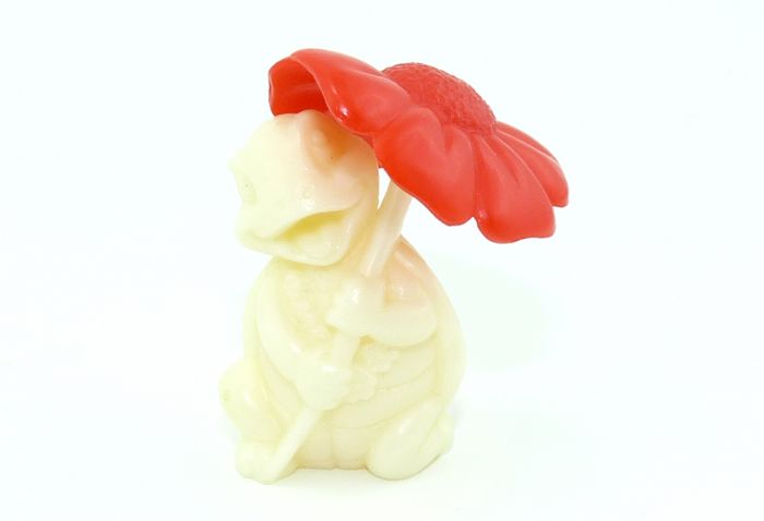 Rohling von Flora mit Rohling Blüte. Material der Figur ist leicht hellrosa (Ü-Ei Rohling)