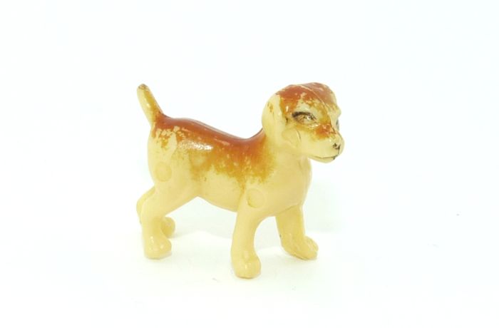 Kleiner Hund 35mm stehend mit der Kennung HONG - KONG