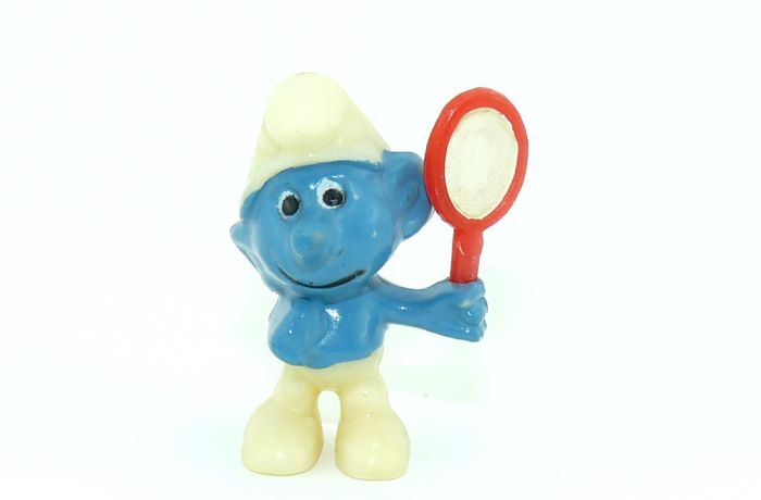 Eitelkeitsschlumpf mit Spiegel. Spiegelfläche bemalt und der Spiegel hat einen Gußabdruck