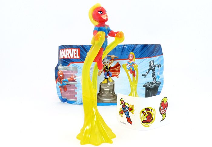 Captain Marvel auf dem Maxi Ei mit Zettel und Aufkleber auf Folie