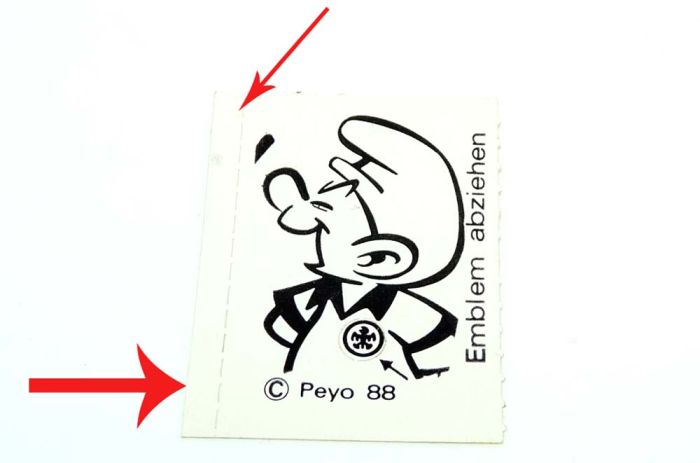 Emblemaufkleber der Fußball-Schlümpfe auf Folie mit schmalem Rand links