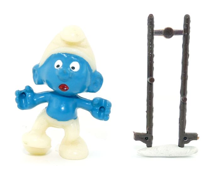 Stelzenschlumpf mit Stelzen am Steg. Sehr selten und in Top Zustand mit Echtheitsgarantie