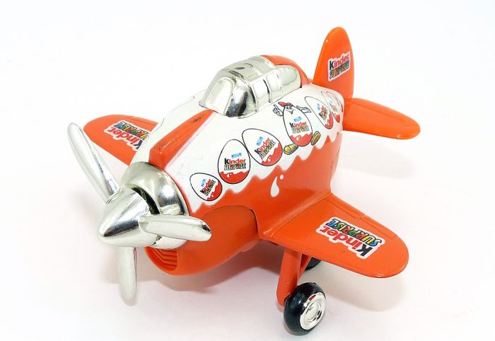 Kinder Überraschungsei Propeller Flugzeug aus China. Länge 10cm