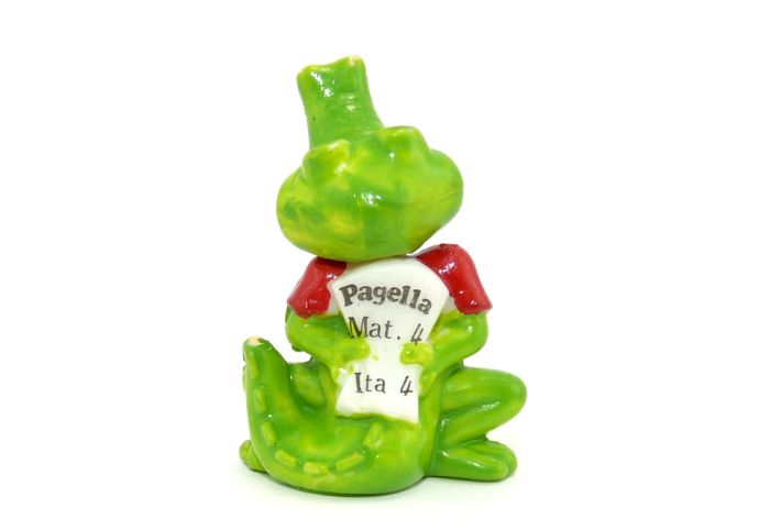 Tommy Tadel als EU Figur Aufschrift: Pagella Mat.4 Ita. 4, wo das Zeugnis nicht weiß bemalt ist