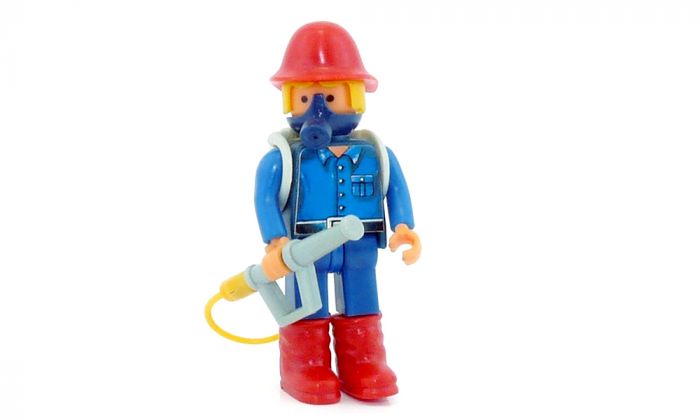Feuerwehrmann mit Spritze und Aufklebern (Steckfiguren)
