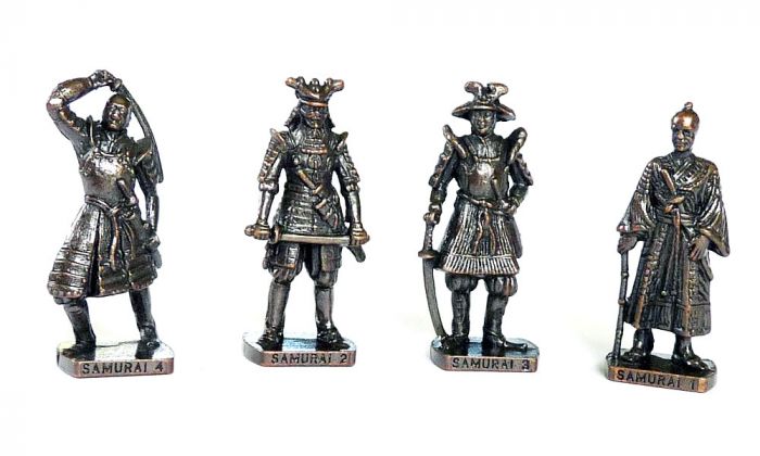Metallfigurensatz "Japanische Samurai um 16 Jahrhundert". Alle 4 Figuren der Serie in dunkel - Kupfer