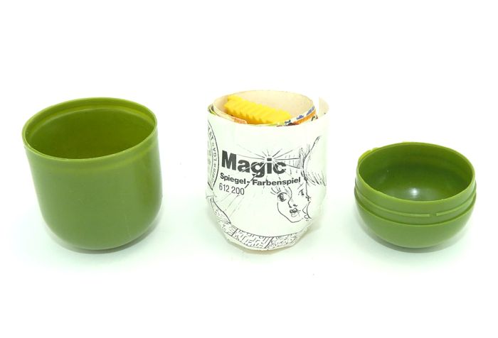 Magic Spiegel - Farbenspiel mit Zettel und Folie in original olivgrüner dreiviertel Kapsel, selten 