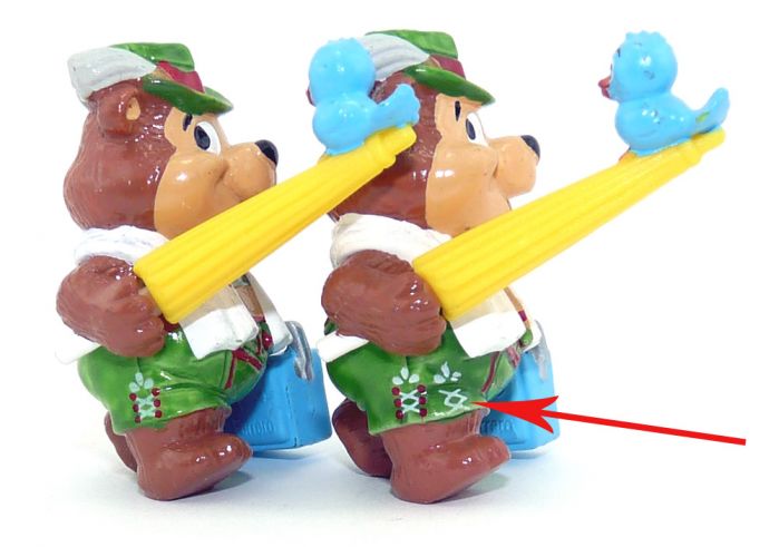 Max Mallorca, wo das Hosenmuster zweimal vorhanden ist, aber ohne die 6 roten Punkte