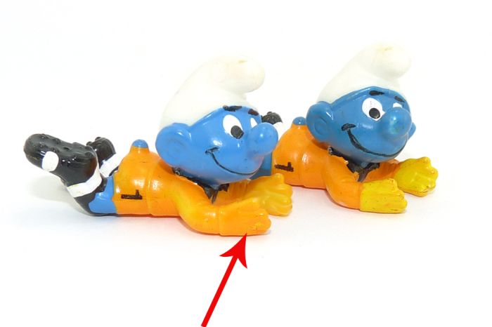 Torwarthandschuhe vom Torwartschlumpf nicht gelb bemalt (Ü-Ei Variante)