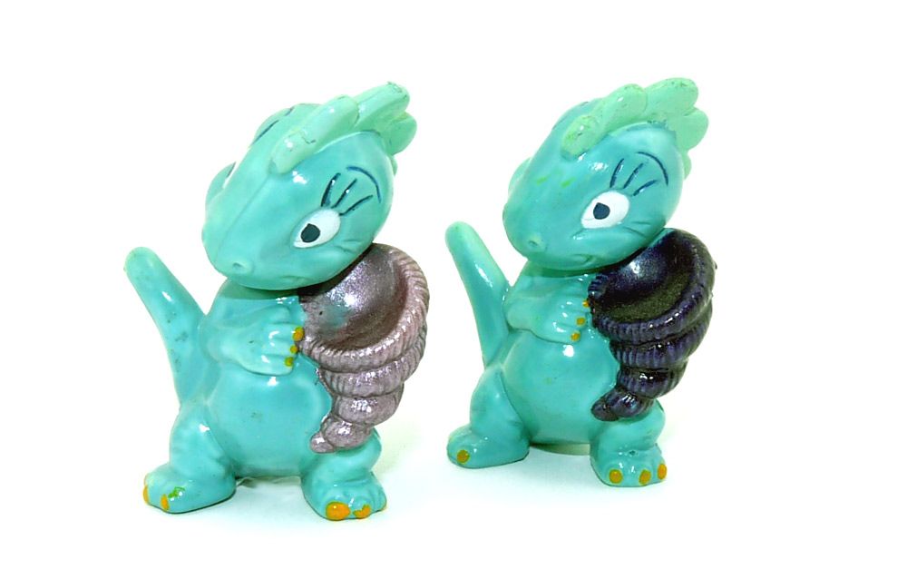 Drolly Dinos Wertvoll Seltene ü-ei Figuren 2 x Kokettina von den Drolly Dinos mit ganz geller und dunkler Muschel