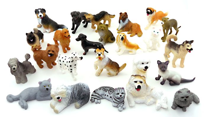 24 Stück Spielfiguren Hund und Katze aus Hartgummi (Figurensatz)