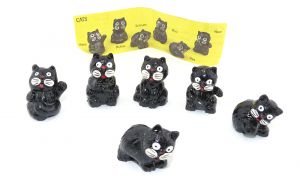 Ein Satz CATS mit Beipackzettel, wo die Figuren tief schwarz bemalt sind [Firma Bofrost]