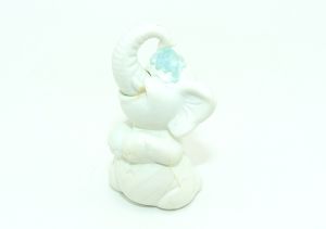 Rohling von Danny Dauershower. Material weiß, Rüssel weiß und Wasserstrahl blau (Ü-Ei Rohling)
