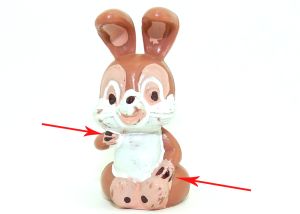 Hase Puuh, wo 3 Striche an linken Pfote bemalt wurden (Bemalungsvariante)