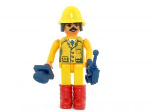 Feuerwehrhauptmann mit Funkgerät und Leuchte (Ü-Ei Steckfiguren)