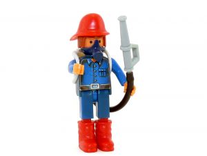 Feuerwehrmann mit Löschgerät in blau. Haare braun und mit allen Aufklebern (Steckfiguren)