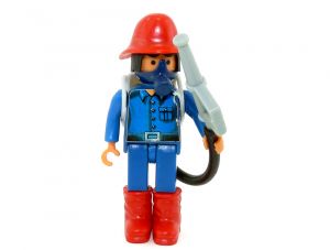 Feuerwehrmann mit Löschgerät in blau. Haare schwarz und mit allen Aufklebern (Steckfiguren)