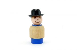 Vater in blau mit schwarzen Hut und blauen Körper (Holz Figuren)