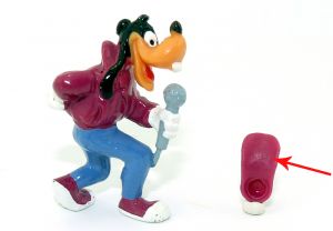 Goofy von Micky und Freunde mit der Schirmmützennummer 6
