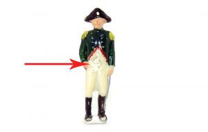 Soldat in grün mit Dreispitz mit weißer Korrekturfarbe (Ü-Ei Variante)