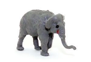 Alter Elefant aus dem Ü-Ei. Nicht schön und auch nicht selten ;-)