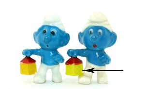 Nachtwächter Schlumpf, wo die Laterne sehr grell gelb bemalt ist und ein seltener Schlumpf Blauton