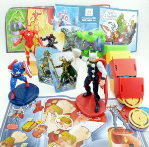 Satz Maxi Ei Marvel Avengers Assemble 2016 mit Beipackzettel und Zubehör
