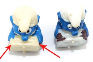 Schokokuss  - Schlumpf in anderer Ausführung. Blauton = heller, Schaumkuss oben nicht braun bemalt, Mund sehr groß