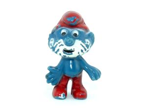 Papaschlumpf aus blauem Grundmaterial, wo unter der roten Hose ein weiße Hose steckt (Ü-Ei Rarität - Einzelstück?)
