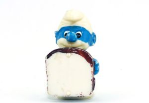 Schlieriger Schokokuss  -Schlumpf mit Umrandungsbemalung Ü-Ei (Variante)