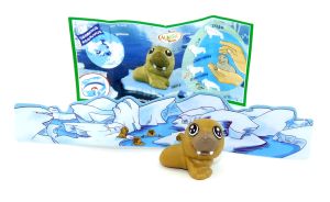 Robbenbaby von den Natoons Polarkinder Figuren (Einzelfigur mit Zettel und Rückwand)