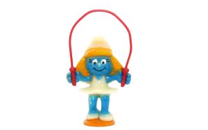 Schlumpfine mit original dunkelrotem Springseil (Serie Olympiade Schlümpfe)