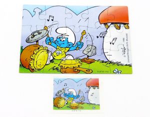 Puzzleecke oben rechts von den EU Schlümpfen -  Steckfiguren mit Beipackzettel (15 Teile Puzzle)