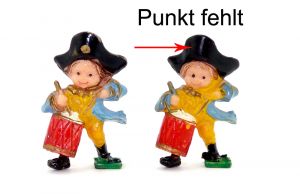 Trommler mit Dreispitz, wo der goldene Knopf am Hut nicht bemalt ist (fehlende Bemalung)